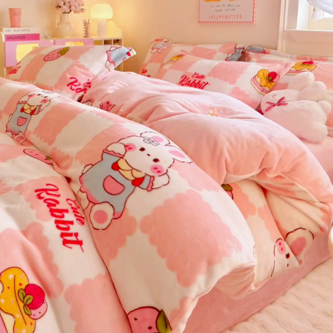 91家纺网 家纺一手货源 找家纺 名兮家居 2025秋冬新款加厚高克重牛奶绒单被套 格子兔