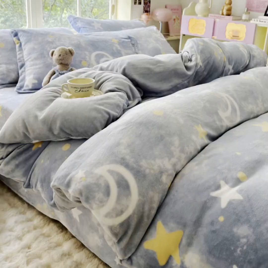 91家纺网 家纺一手货源 找家纺 名兮家居 2025秋冬新款加厚高克重牛奶绒单被套 满天星