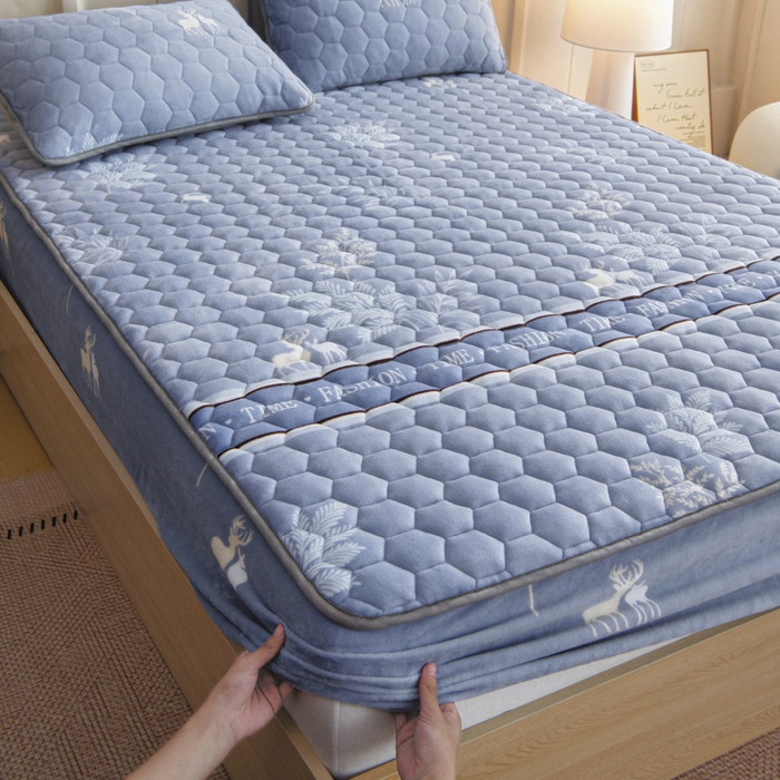 91家纺网 家纺一手货源 找家纺 （总）情煊家纺 2025新款保暖牛奶绒夹棉床笠-床笠款