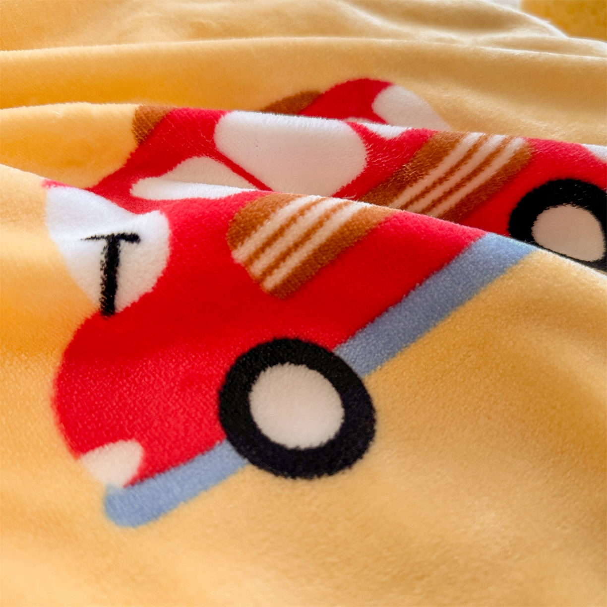 91家纺网 家纺一手货源 找家纺 名兮家居 2025秋冬新款加厚高克重牛奶绒单被套 汽车派对