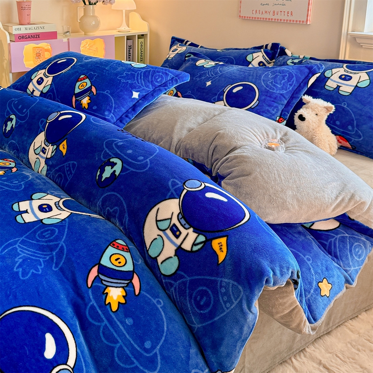 91家纺网 家纺一手货源 找家纺 名兮家居 2025秋冬新款加厚高克重牛奶绒单被套 太空人