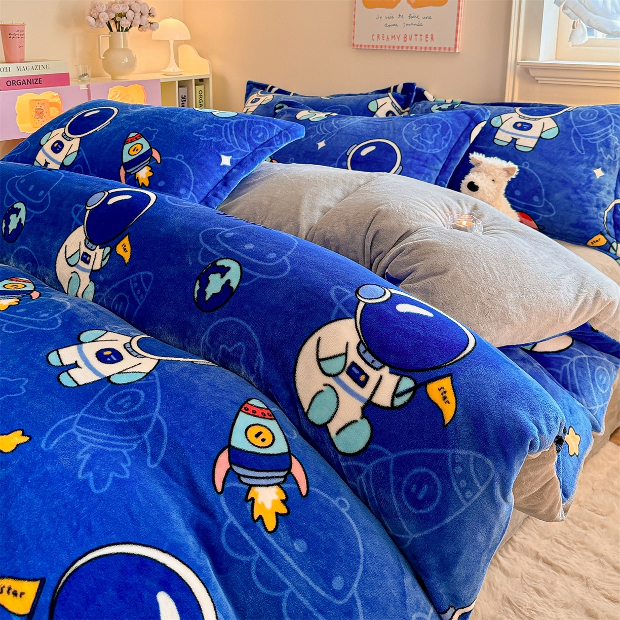 91家纺网 家纺一手货源 找家纺 名兮家居 2025秋冬新款加厚高克重牛奶绒单被套 太空人