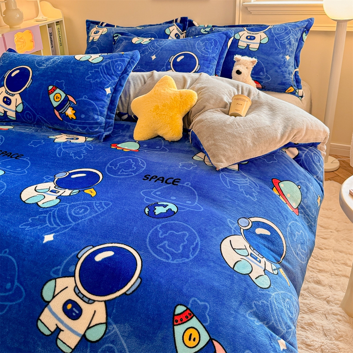 91家纺网 家纺一手货源 找家纺 名兮家居 2025秋冬新款加厚高克重牛奶绒单被套 太空人