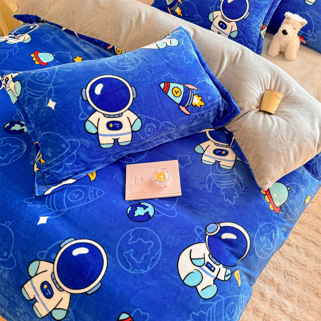 91家纺网 家纺一手货源 找家纺 名兮家居 2025秋冬新款加厚高克重牛奶绒单被套 太空人