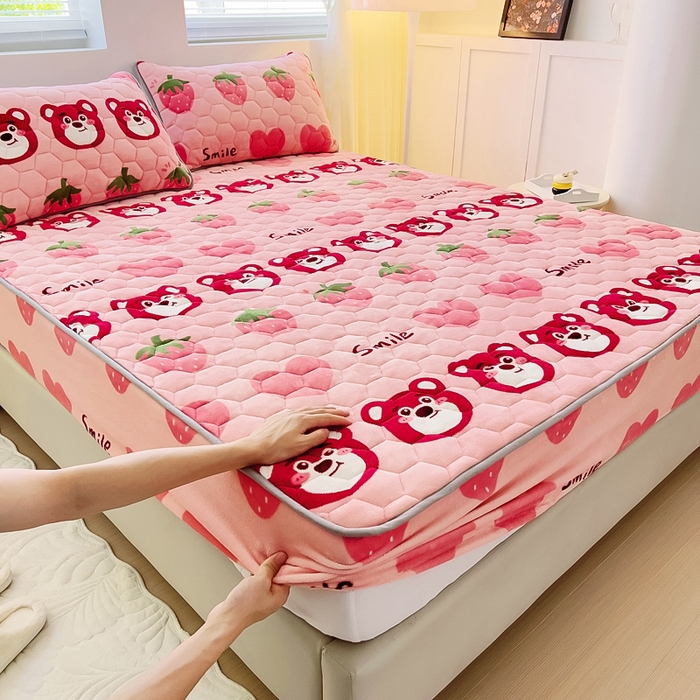 情煊家纺 2025新款保暖牛奶绒夹棉床笠-床笠款 莓果熊