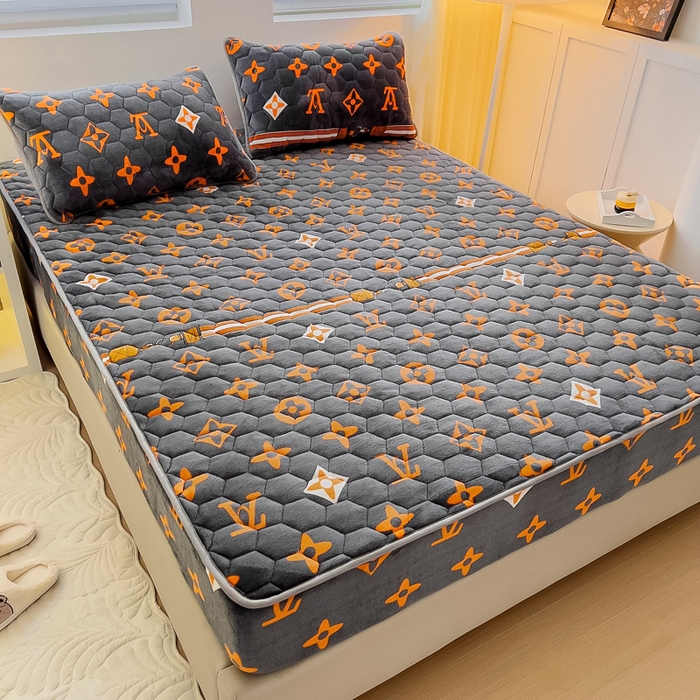 91家纺网 家纺一手货源 找家纺 情煊家纺 2025新款保暖牛奶绒夹棉床笠-床笠款 大牌风范