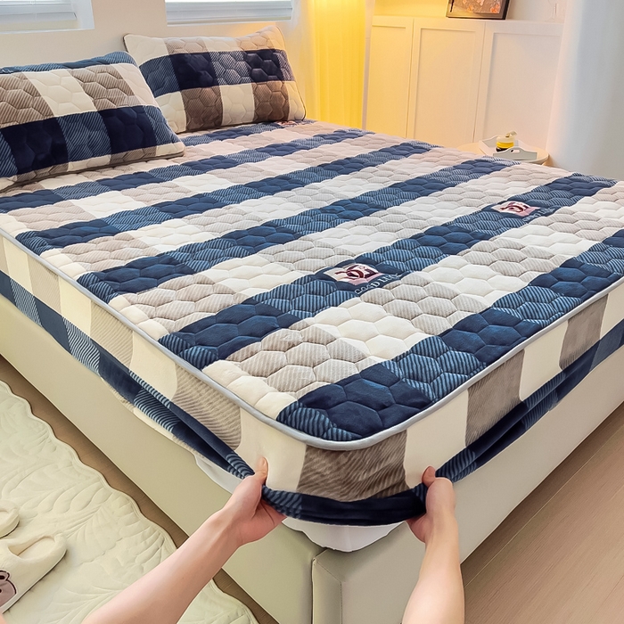 91家纺网 家纺一手货源 找家纺 情煊家纺 2025新款保暖牛奶绒夹棉床笠-床笠款 蓝大格