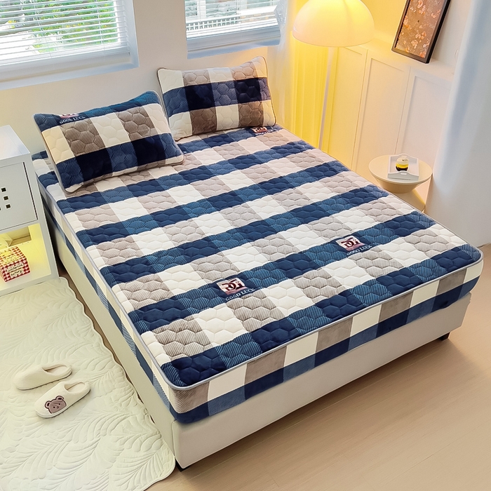 91家纺网 家纺一手货源 找家纺 情煊家纺 2025新款保暖牛奶绒夹棉床笠-床笠款 蓝大格