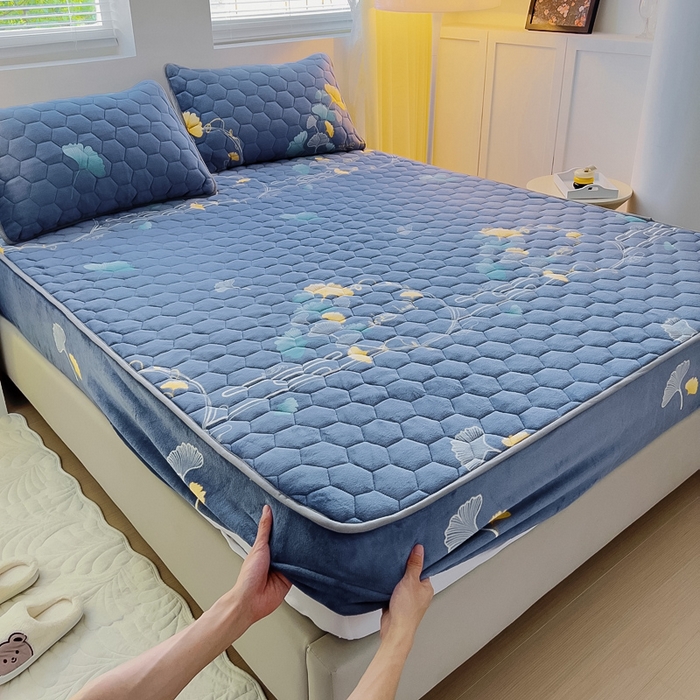 91家纺网 家纺一手货源 找家纺 情煊家纺 2025新款保暖牛奶绒夹棉床笠-床笠款 三生有杏