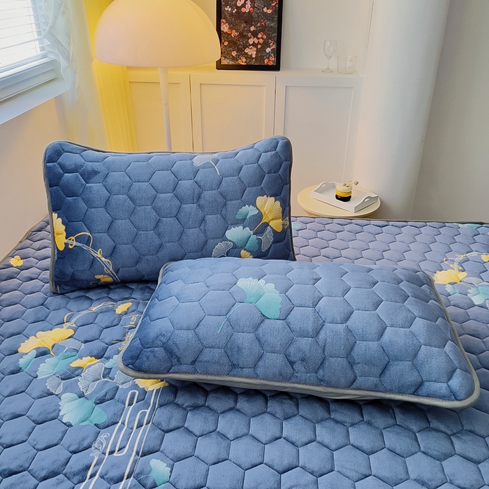 91家纺网 家纺一手货源 找家纺 情煊家纺 2025新款保暖牛奶绒夹棉床笠-床笠款 三生有杏