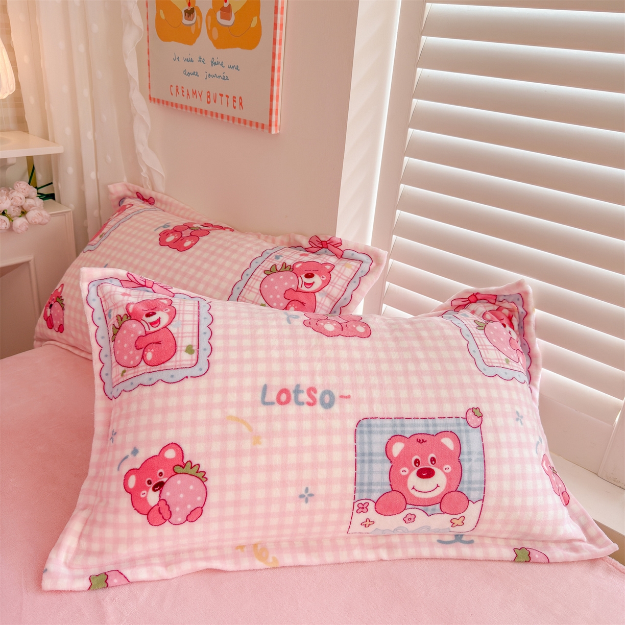 91家纺网 家纺一手货源 找家纺 名兮家居 2025秋冬新款加厚高克重牛奶绒单被套 甜蜜熊仔