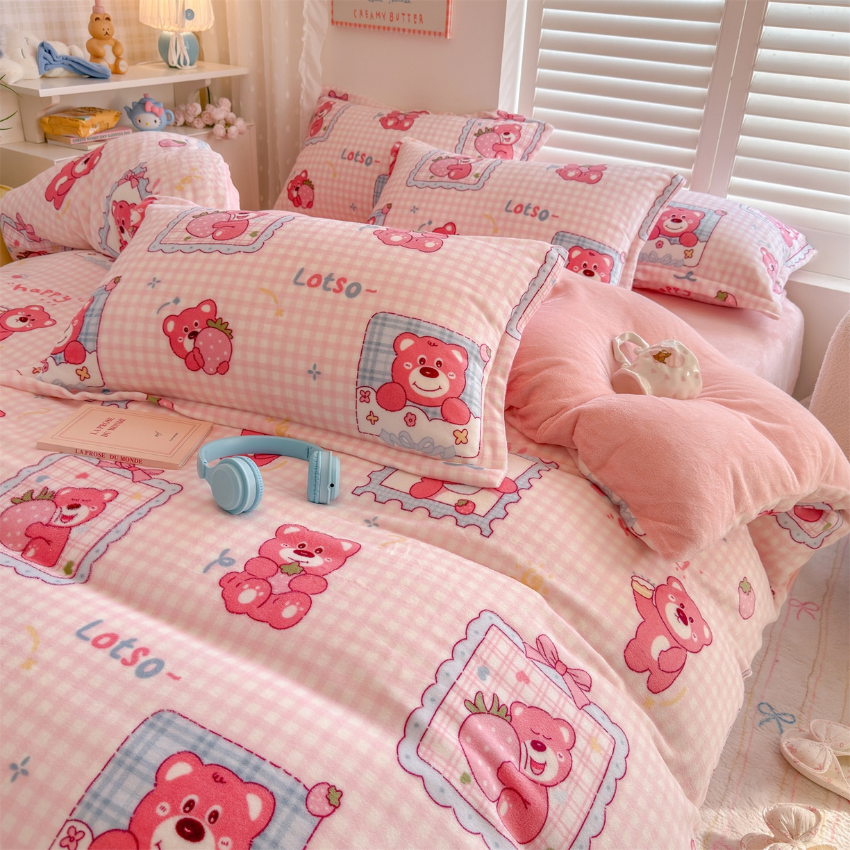 91家纺网 家纺一手货源 找家纺 名兮家居 2025秋冬新款加厚高克重牛奶绒单被套 甜蜜熊仔