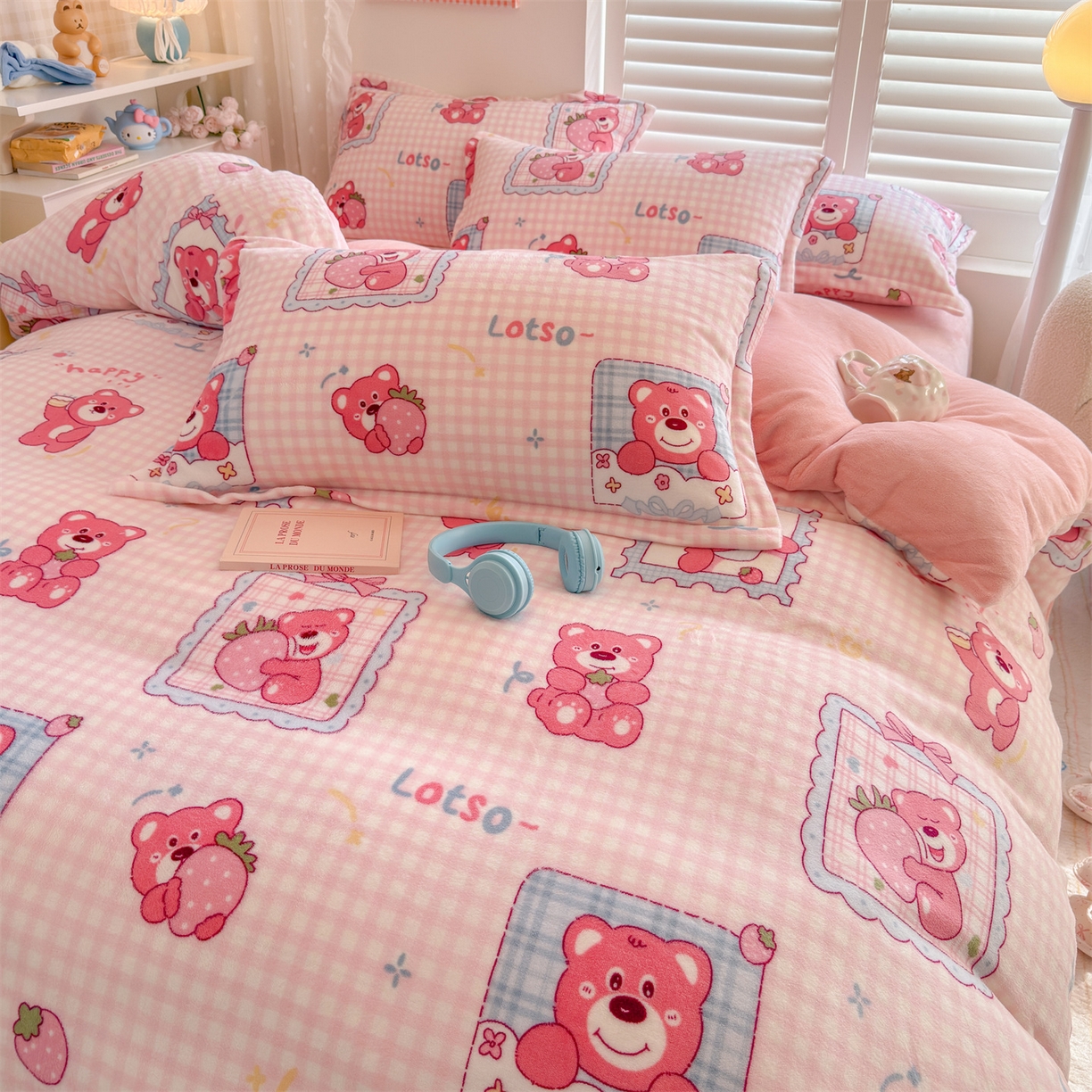 91家纺网 家纺一手货源 找家纺 名兮家居 2025秋冬新款加厚高克重牛奶绒单被套 甜蜜熊仔