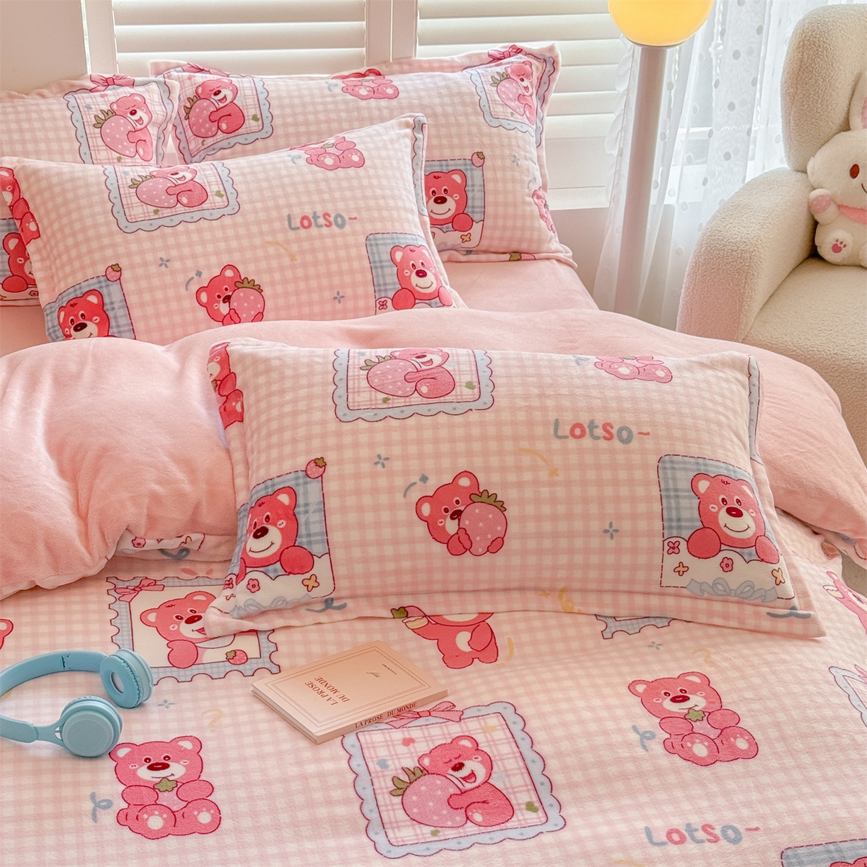 91家纺网 家纺一手货源 找家纺 名兮家居 2025秋冬新款加厚高克重牛奶绒单被套 甜蜜熊仔