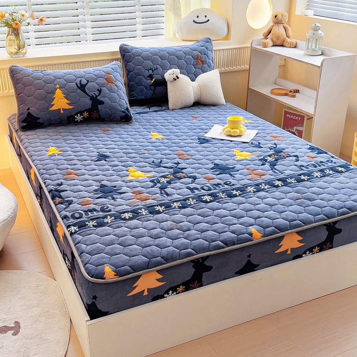 91家纺网 家纺一手货源 找家纺 情煊家纺 2025新款保暖牛奶绒夹棉床笠-床笠款 一鹿幸福