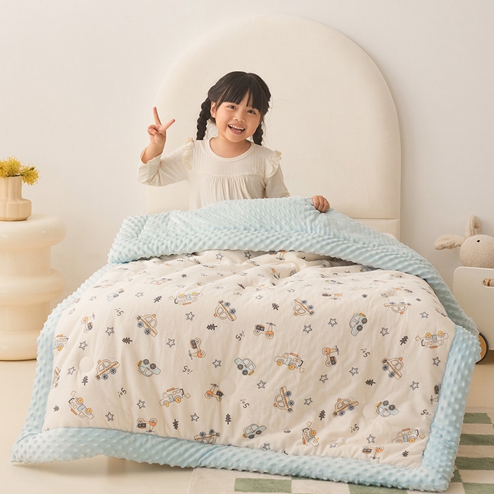 91家纺网 家纺一手货源 找家纺 嗨生活 2025年新款全棉纯棉双层纱豆豆被儿童被春秋被冬被幼儿园被子 汽车乐园