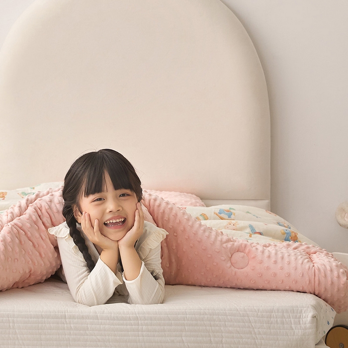 91家纺网 家纺一手货源 找家纺 嗨生活 2025年新款全棉纯棉双层纱豆豆被儿童被春秋被冬被幼儿园被子 玩具屋