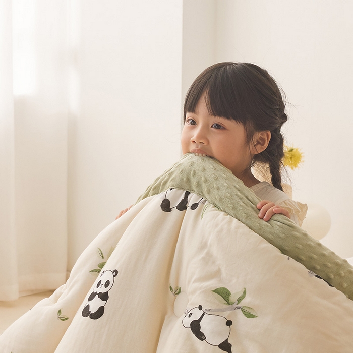 91家纺网 家纺一手货源 找家纺 嗨生活 2025年新款全棉纯棉双层纱豆豆被儿童被春秋被冬被幼儿园被子 熊猫盼盼