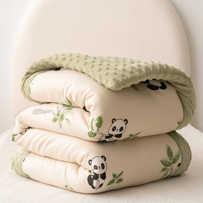 91家纺网 家纺一手货源 找家纺 嗨生活 2025年新款全棉纯棉双层纱豆豆被儿童被春秋被冬被幼儿园被子 熊猫盼盼