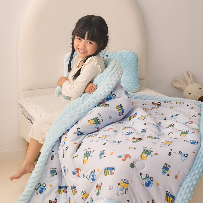 91家纺网 家纺一手货源 找家纺 嗨生活 2025年新款全棉纯棉双层纱豆豆被儿童被春秋被冬被幼儿园被子 挖机恐龙