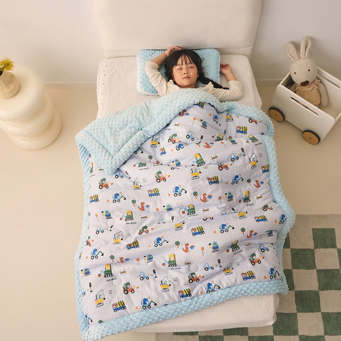 91家纺网 家纺一手货源 找家纺 嗨生活 2025年新款全棉纯棉双层纱豆豆被儿童被春秋被冬被幼儿园被子 挖机恐龙
