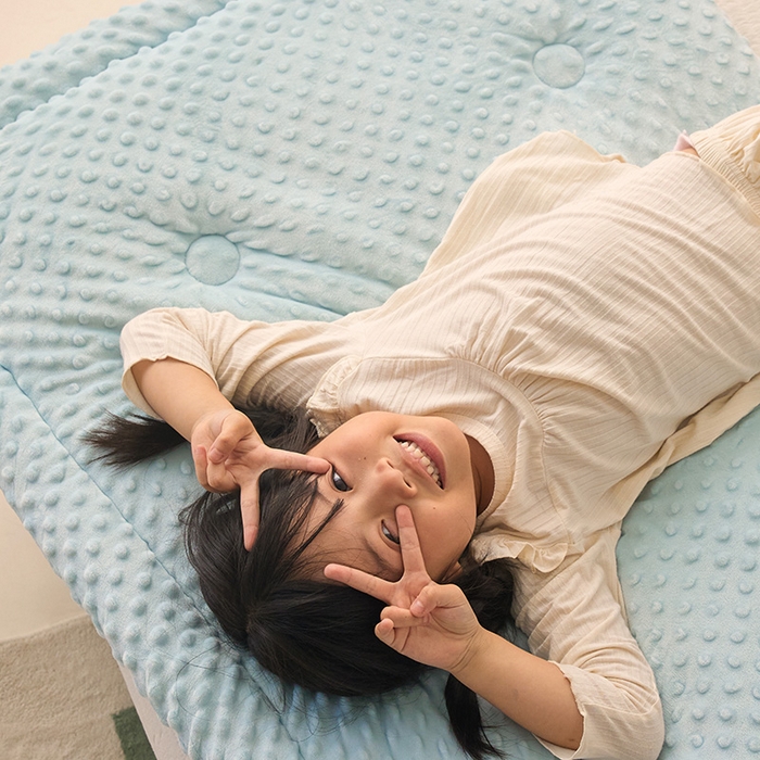 91家纺网 家纺一手货源 找家纺 嗨生活 2025年新款全棉纯棉双层纱豆豆被儿童被春秋被冬被幼儿园被子 挖机恐龙