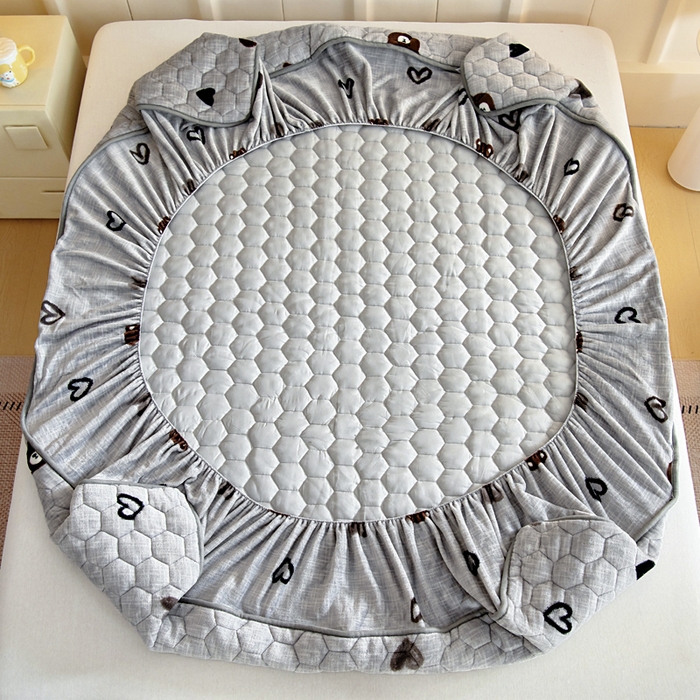 91家纺网 家纺一手货源 找家纺 情煊家纺 2025新款保暖牛奶绒夹棉床笠-床笠款 爱心小熊