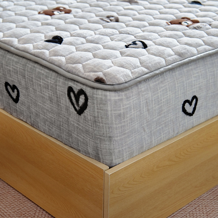 91家纺网 家纺一手货源 找家纺 情煊家纺 2025新款保暖牛奶绒夹棉床笠-床笠款 爱心小熊