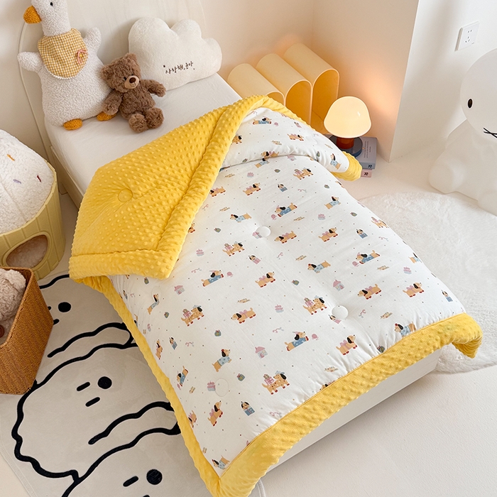 91家纺网 家纺一手货源 找家纺 嗨生活 2025年新款全棉纯棉双层纱豆豆被儿童被春秋被冬被幼儿园被子 可爱腊肠狗