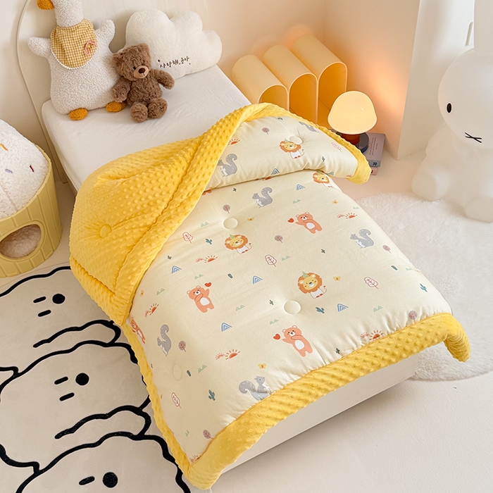 91家纺网 家纺一手货源 找家纺 嗨生活 2025年新款全棉纯棉双层纱豆豆被儿童被春秋被冬被幼儿园被子 狮子王国