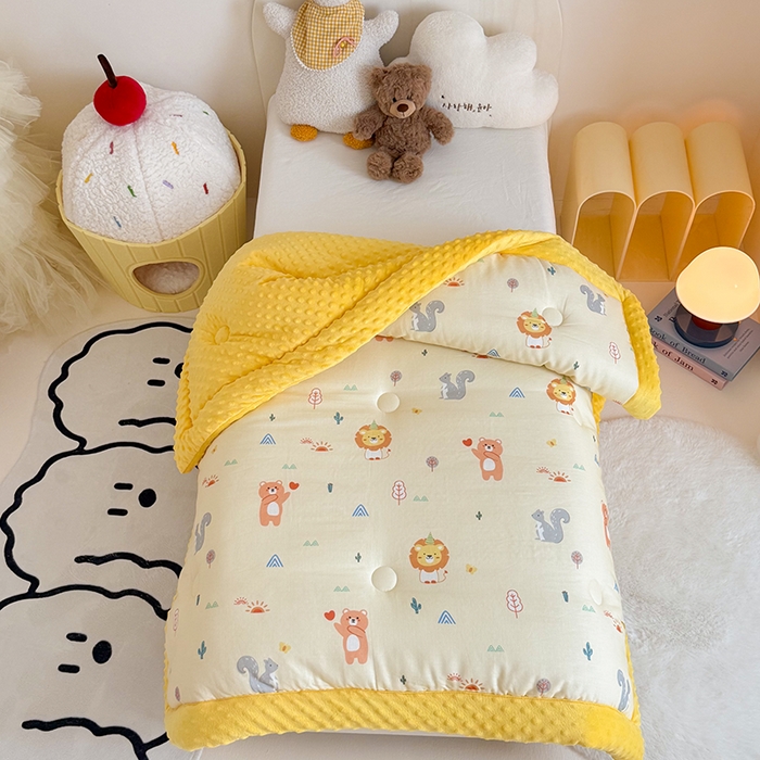 91家纺网 家纺一手货源 找家纺 嗨生活 2025年新款全棉纯棉双层纱豆豆被儿童被春秋被冬被幼儿园被子 狮子王国