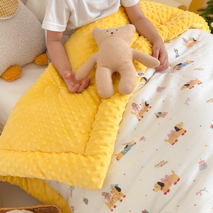 91家纺网 家纺一手货源 找家纺 嗨生活 2025年新款全棉纯棉双层纱豆豆被儿童被春秋被冬被幼儿园被子 可爱腊肠狗