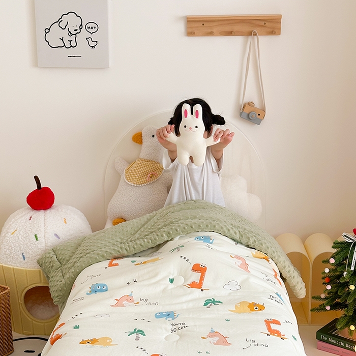 91家纺网 家纺一手货源 找家纺 嗨生活 2025年新款全棉纯棉双层纱豆豆被儿童被春秋被冬被幼儿园被子 恐龙世纪