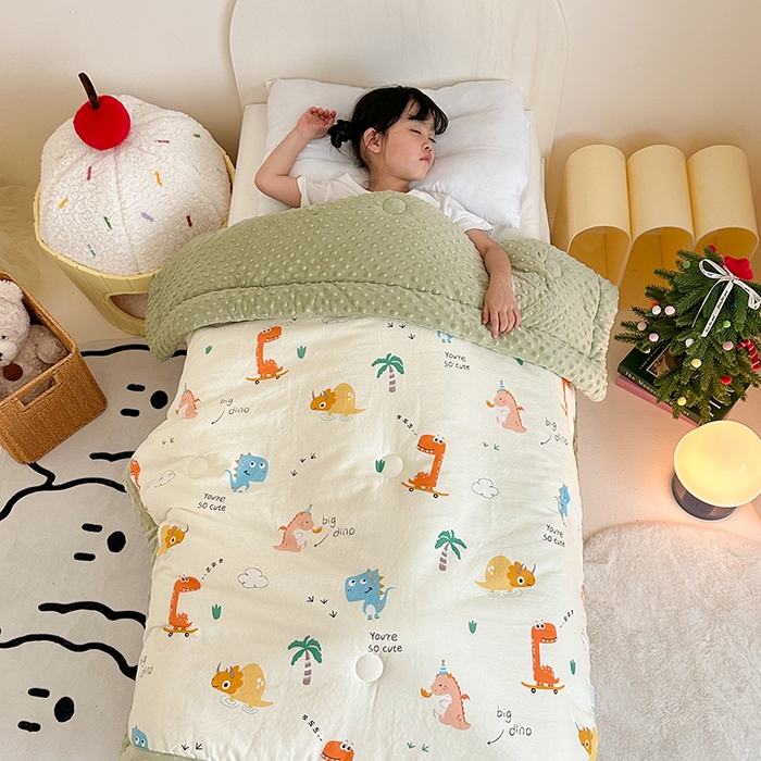 91家纺网 家纺一手货源 找家纺 嗨生活 2025年新款全棉纯棉双层纱豆豆被儿童被春秋被冬被幼儿园被子 恐龙世纪