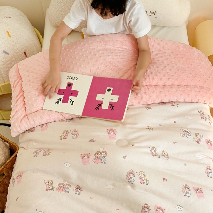 91家纺网 家纺一手货源 找家纺 嗨生活 2025年新款全棉纯棉双层纱豆豆被儿童被春秋被冬被幼儿园被子 幸福女孩