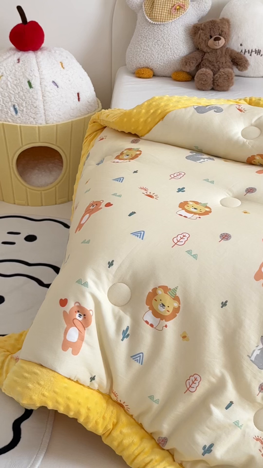 91家纺网 家纺一手货源 找家纺 嗨生活 2025年新款全棉纯棉双层纱豆豆被儿童被春秋被冬被幼儿园被子 狮子王国