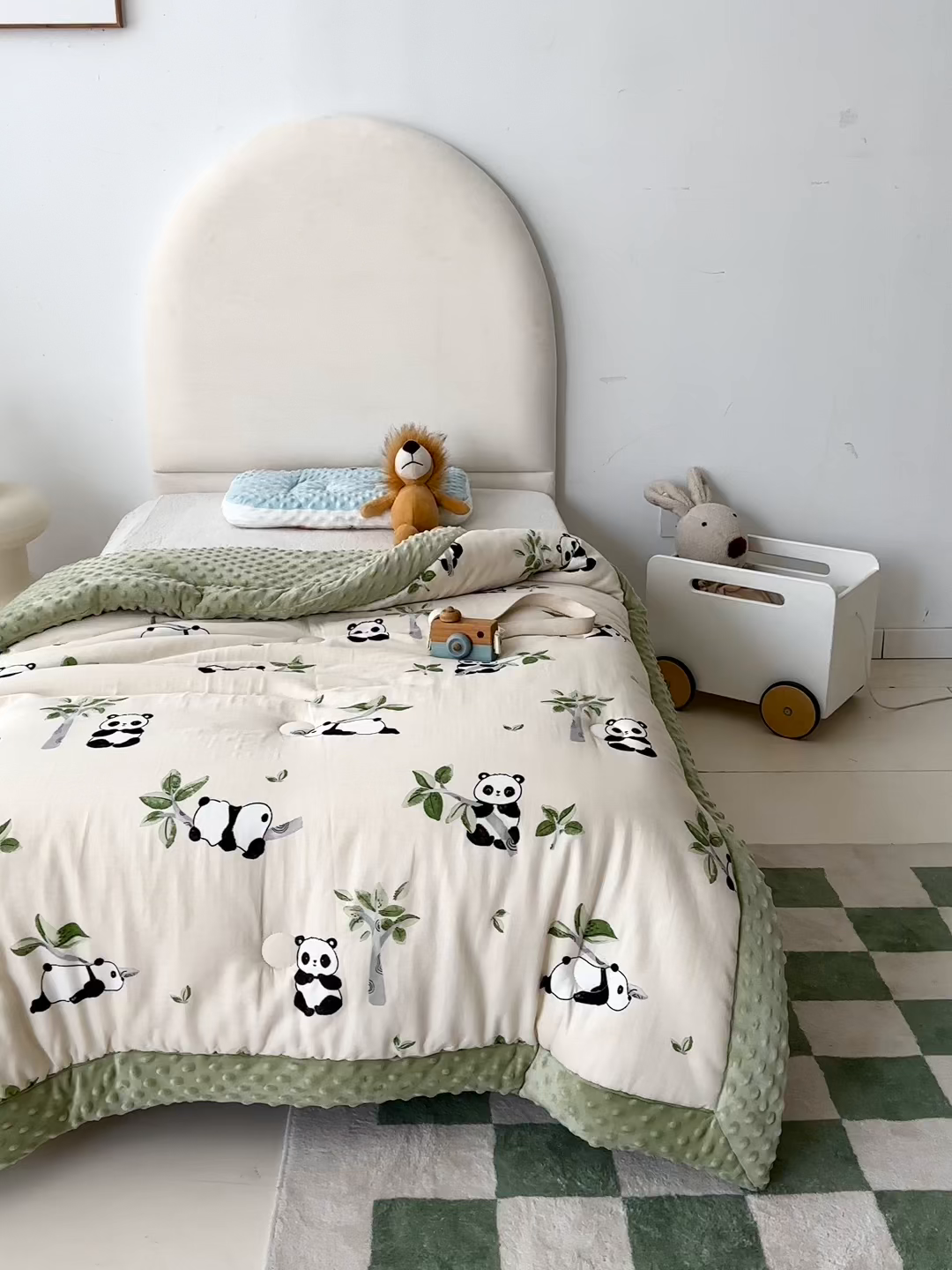 91家纺网 家纺一手货源 找家纺 嗨生活 2025年新款全棉纯棉双层纱豆豆被儿童被春秋被冬被幼儿园被子 熊猫盼盼