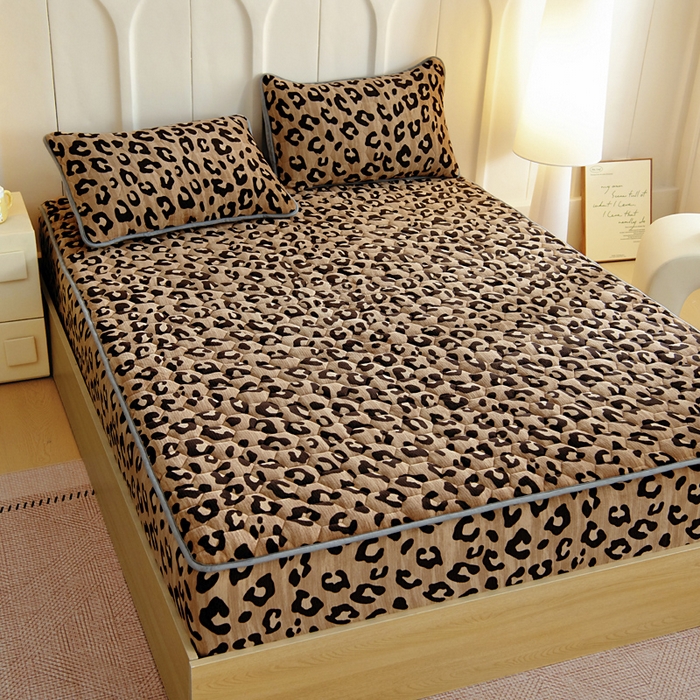 91家纺网 家纺一手货源 找家纺 情煊家纺 2025新款保暖牛奶绒夹棉床笠-床笠款 豹纹