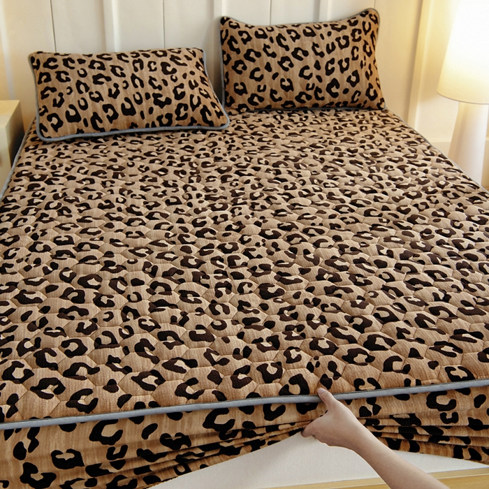 91家纺网 家纺一手货源 找家纺 情煊家纺 2025新款保暖牛奶绒夹棉床笠-床笠款 豹纹