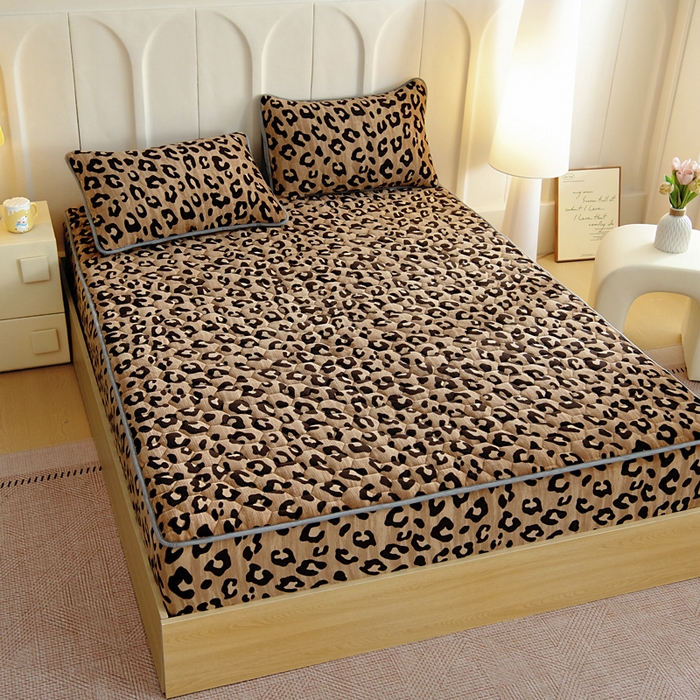 91家纺网 家纺一手货源 找家纺 情煊家纺 2025新款保暖牛奶绒夹棉床笠-床笠款 豹纹