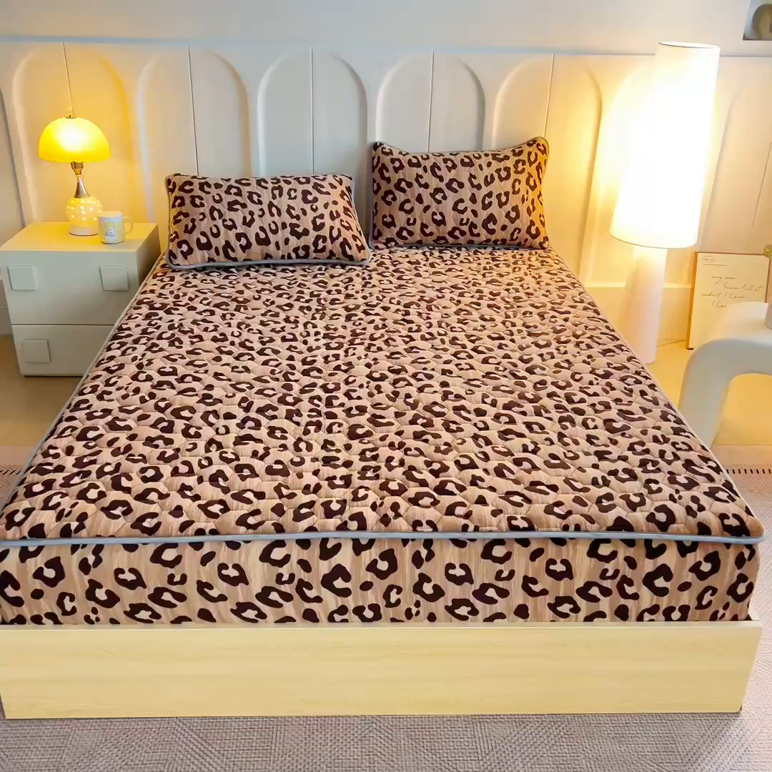 91家纺网 家纺一手货源 找家纺 情煊家纺 2025新款保暖牛奶绒夹棉床笠-床笠款 豹纹