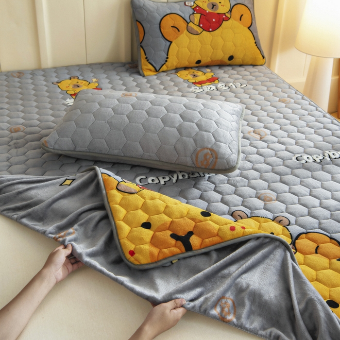 91家纺网 家纺一手货源 找家纺 情煊家纺 2025新款保暖牛奶绒夹棉床笠-床笠款 大力熊