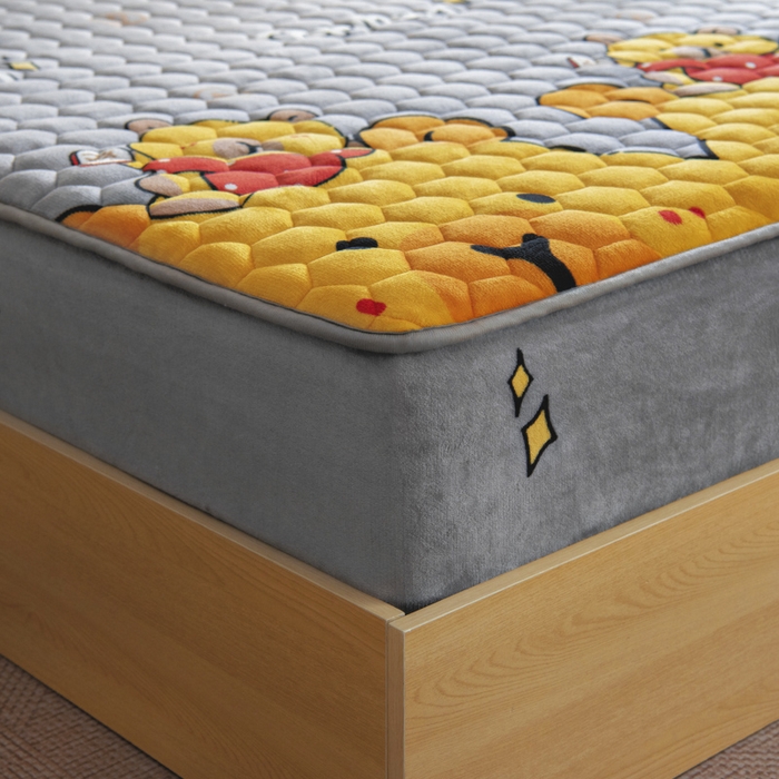 91家纺网 家纺一手货源 找家纺 情煊家纺 2025新款保暖牛奶绒夹棉床笠-床笠款 大力熊