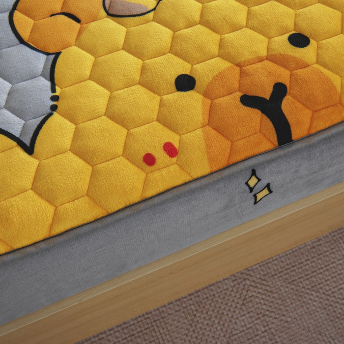 91家纺网 家纺一手货源 找家纺 情煊家纺 2025新款保暖牛奶绒夹棉床笠-床笠款 大力熊