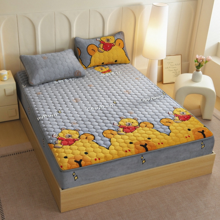 91家纺网 家纺一手货源 找家纺 情煊家纺 2025新款保暖牛奶绒夹棉床笠-床笠款 大力熊