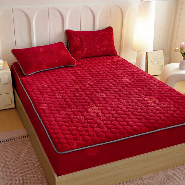 91家纺网 家纺一手货源 找家纺 情煊家纺 2025新款保暖牛奶绒夹棉床笠-床笠款 红玫瑰