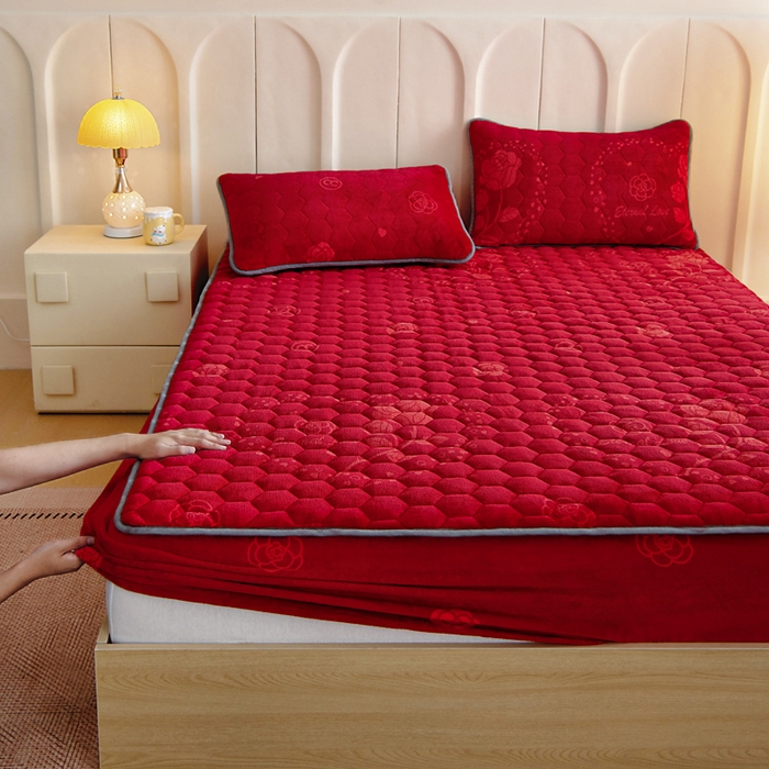 91家纺网 家纺一手货源 找家纺 情煊家纺 2025新款保暖牛奶绒夹棉床笠-床笠款 红玫瑰