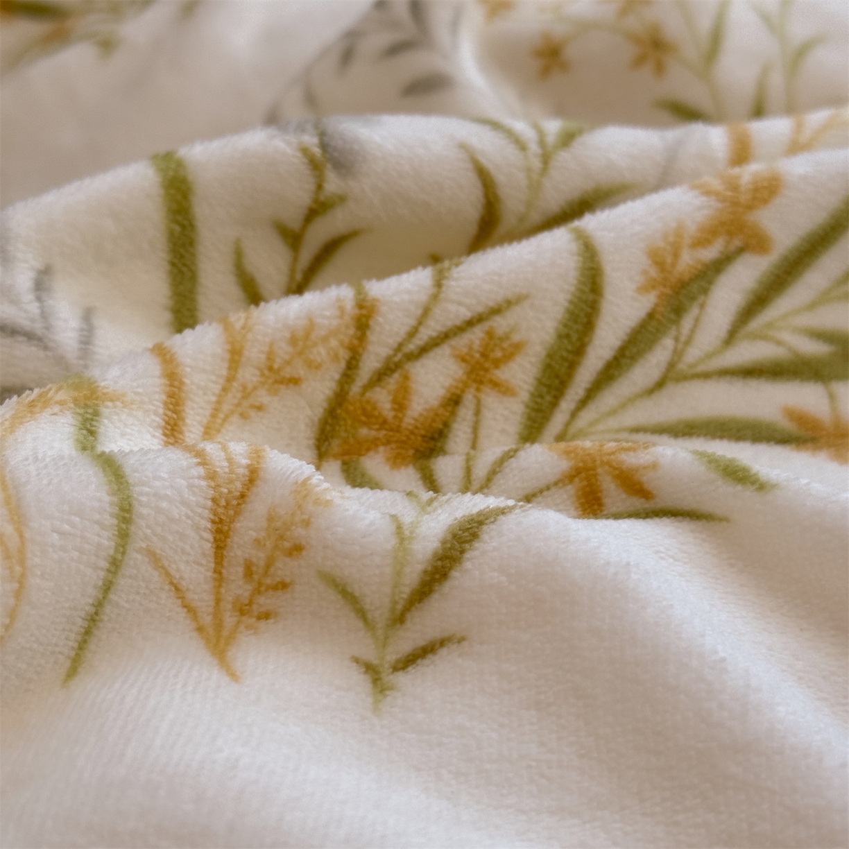 91家纺网 家纺一手货源 找家纺 名兮家居 2025秋冬新款加厚高克重牛奶绒单被套 仙草