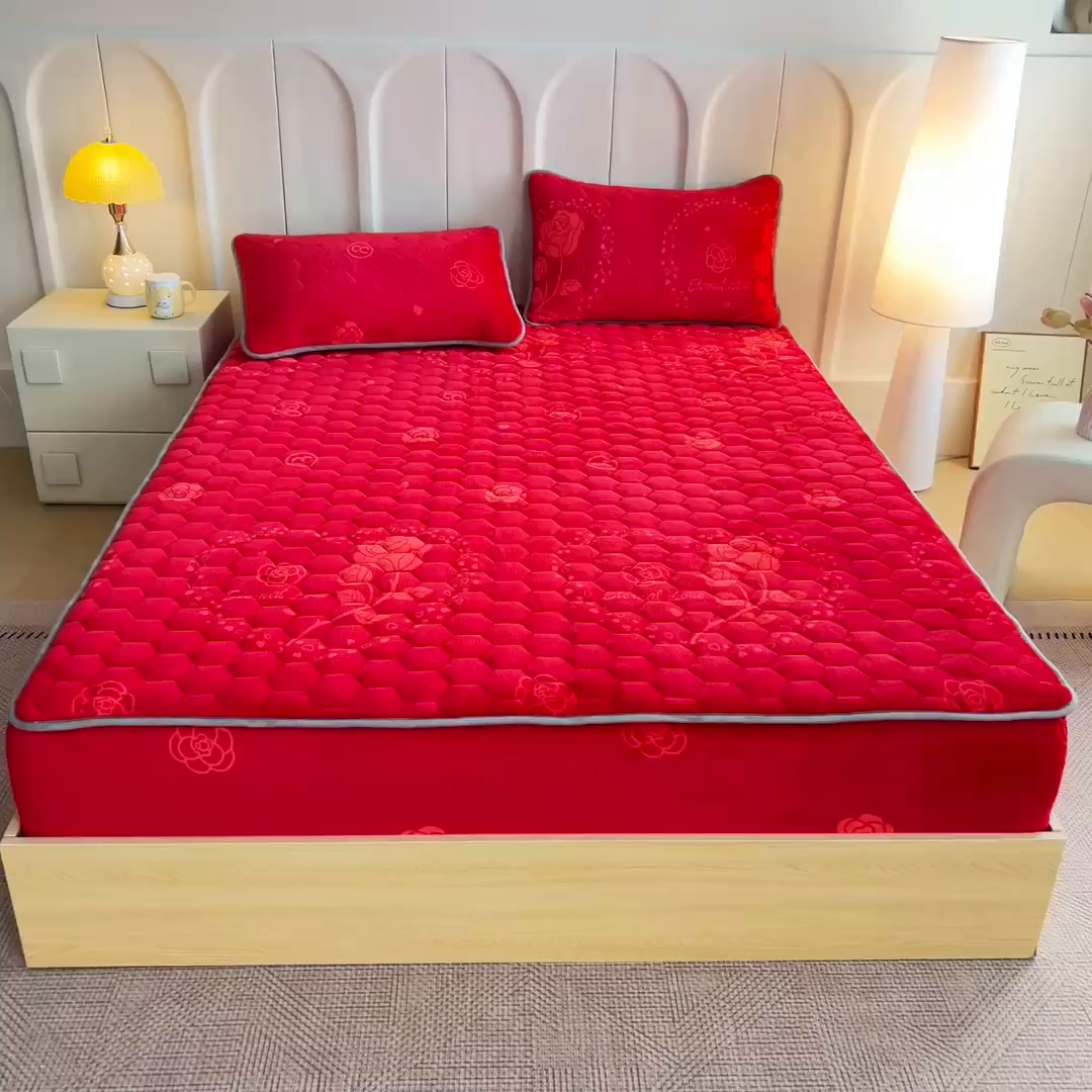 91家纺网 家纺一手货源 找家纺 情煊家纺 2025新款保暖牛奶绒夹棉床笠-床笠款 红玫瑰