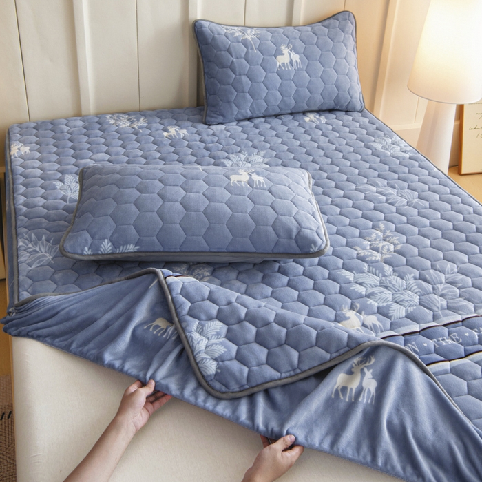 91家纺网 家纺一手货源 找家纺 情煊家纺 2025新款保暖牛奶绒夹棉床笠-床笠款 林深见鹿